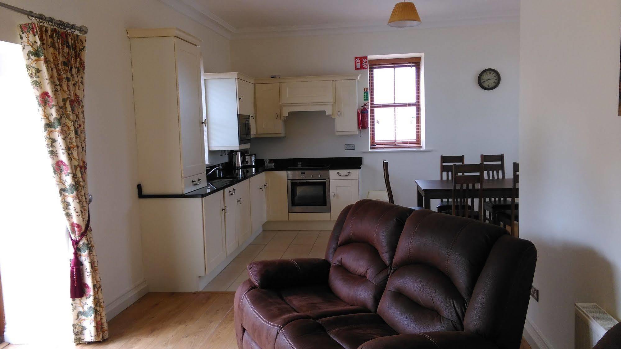 Tyrrellspass New Forest Estate Lodges מראה חיצוני תמונה